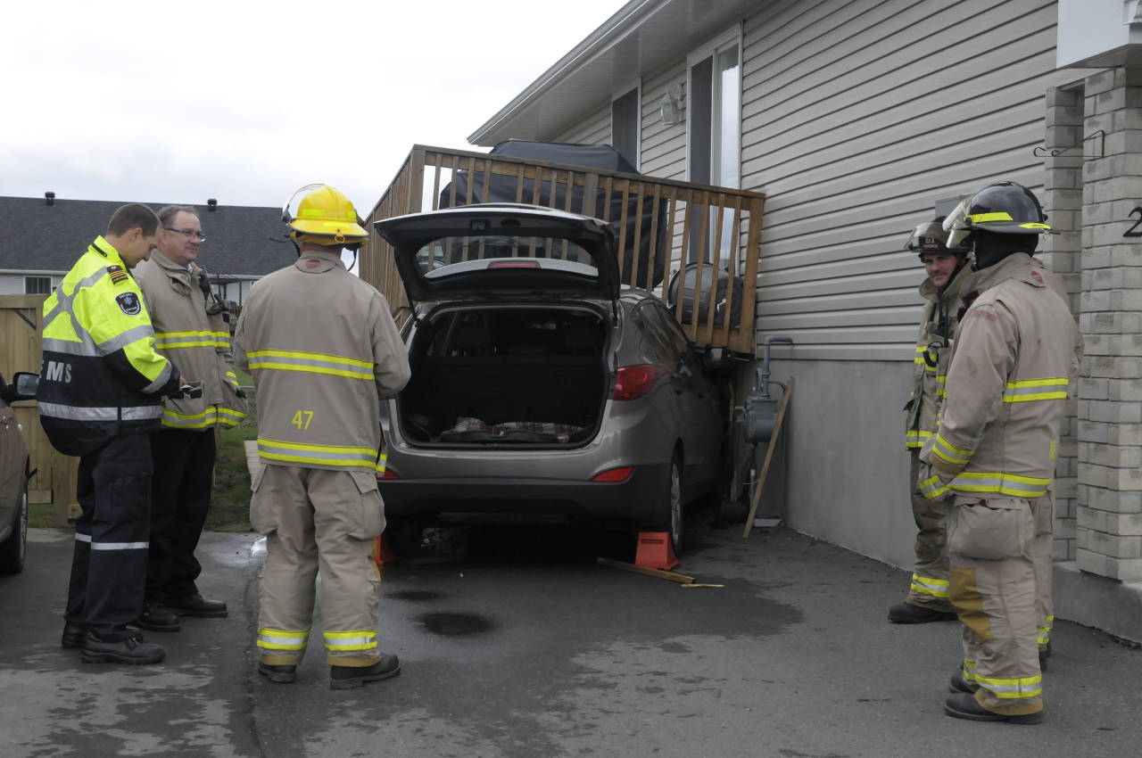 The driver of this SUV miraculously walked away after smashing into a deck at a home in east-end Cornwall on Nov. 7. Police are treating it as an accident. (Cornwall Newswatch)