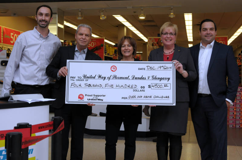 The Lapointe family were recognized Dec. 19 at Cornwall Square for their work on the "Over and Above Challenge" to raise extra money for the United Way campaign. Pictured, from left, campaign chairman Nolan Quinn, Andre and Bev Lapointe of Seaway GM/Seaway Hyundai, United Way Executive Director Lori Greer and campaign co-chairman Luc Lacelle. (Cornwall Newswatch/Bill Kingston)